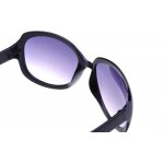 نظارة شمسية نسائية ذات لون أسود و إطار أسود