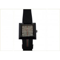 ساعة ماركة نيوفاندي