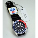 Seiko SKX009 Mens Digital Rubber Watch